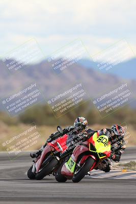 media/Nov-16-2025-Race Pace (Sun) [[8c5fa54630]]/Non Verified Riders (1st 20 Minutes)/5-Turn 15 (110pm)/